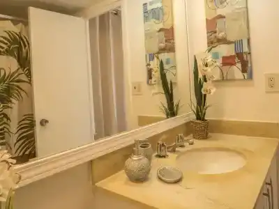 Tropical Studios At Marine Surf Waikiki - Free Parking - Best Location - Full Kitchen - Swimming Pool - 8