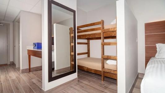 Holiday Inn Express & Suites Beach Beachfront by IHG - 86