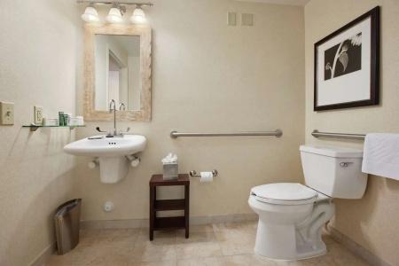 Hilton North Hills - 37
