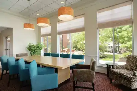 Hilton Garden Inn East - 19