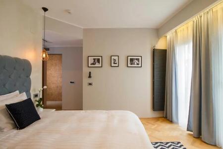 Venis Boutique - 70