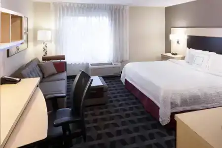 TownePlace Suites by Marriott West - 41