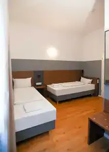 Apadana Frankfurt - 15
