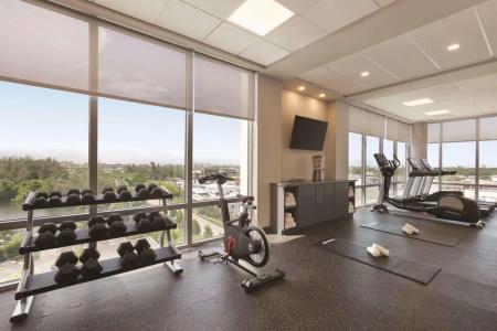 Radisson Red Miami Airport - 22