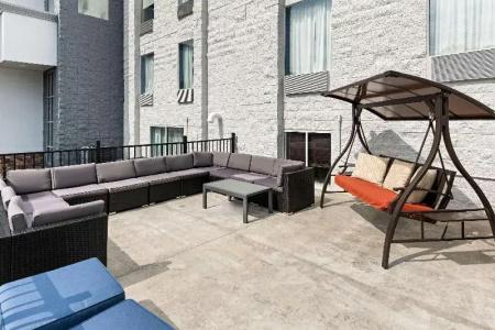 Barrington & Suites - 34