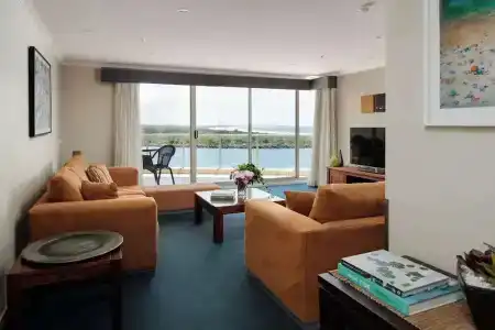 Rydges - 198