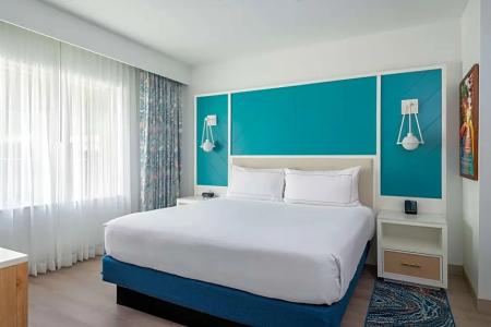 DoubleTree Suites by Hilton - 205