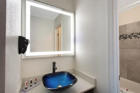 Baymont by Wyndham Charlotte University - 28