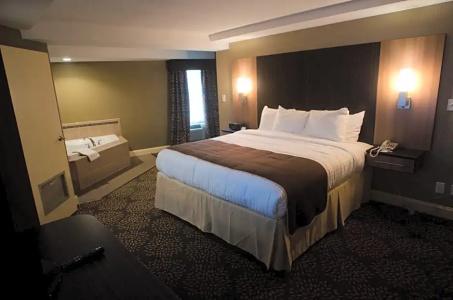 Aashram by Niagara River - 31