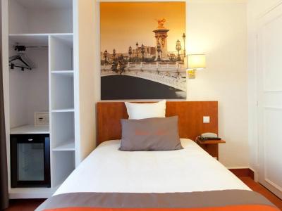 Alyss Saphir Cambronne Eiffel - 34