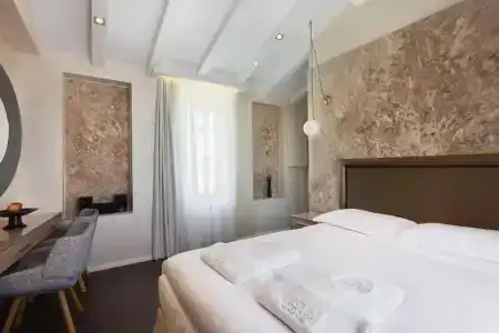 Consolato Boutique - 114