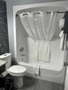 Quality Inn - 33