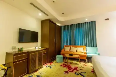 Adaline and Suite - 90