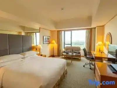 Renaissance Riverside Saigon - 43