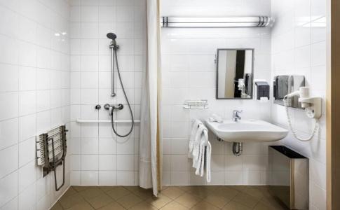 Courtyard by Marriott Prague City - 8