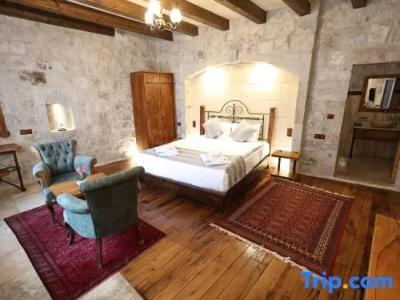 Sarnich Cave Suites - 93