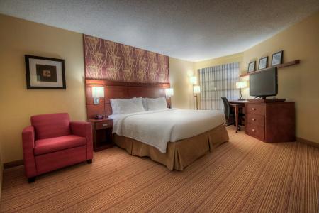 Courtyard by Marriott - 4