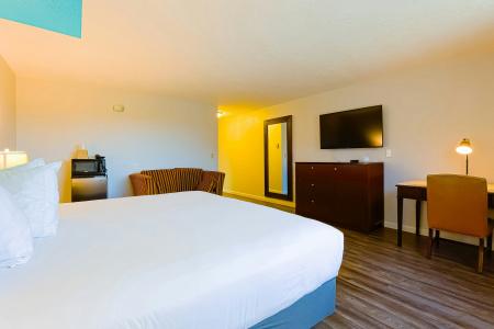 Coast River Inn By Oyo - 3