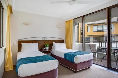 Pacific Broadbeach - 38
