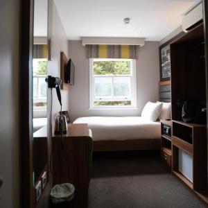 London Court - 25