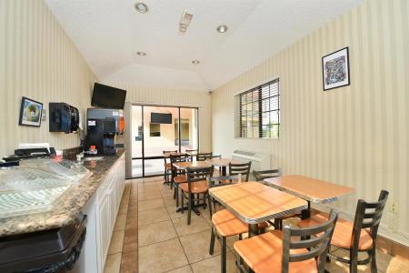 Lax Stadium Inn - 12