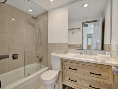 The Alexander All Suites - 211