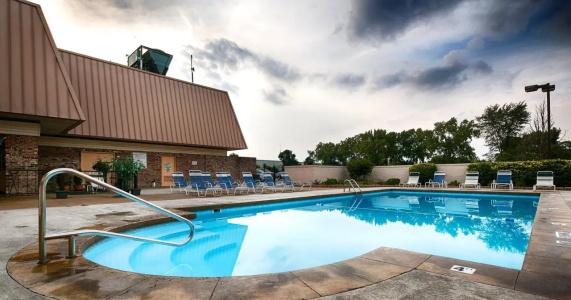 Magnuson Grand North - 13