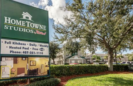 HomeTowne Studios by Red Roof Orlando South - 19