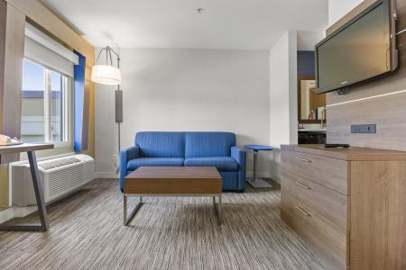 Holiday Inn Express and Suites, an IHG - 36
