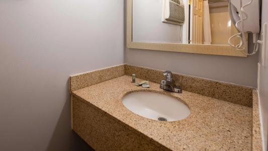 Apple Valley Inn - 9