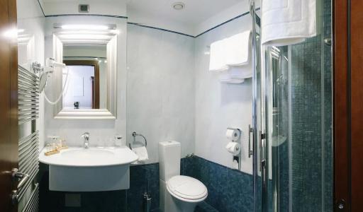 Best Western Premier Astoria - 40
