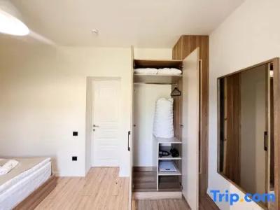 Motives Inn - 135