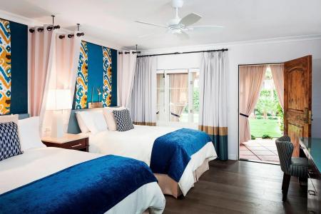 Triada, Autograph Collection - 36