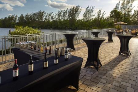 Cambria Miami Airport - Blue Lagoon - 25