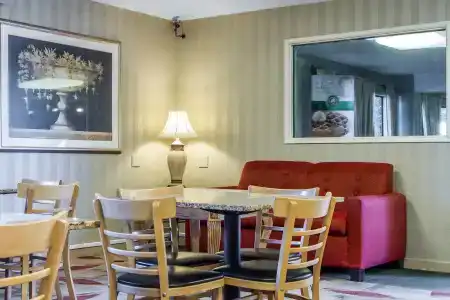 Quality Inn Airport - 2