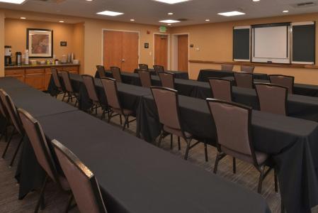Hampton Inn and Suites North-Airport - 31