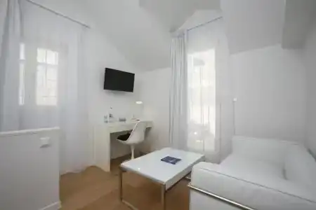 Divota Apartment - 153