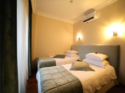Tria Elegance - 1