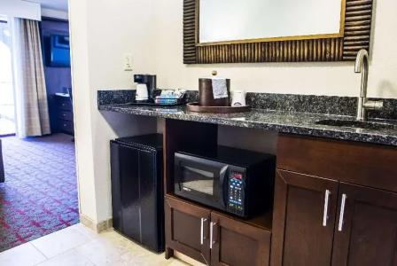 Hampton Inn & Suites - 86