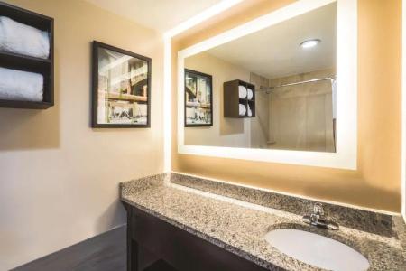 La Quinta by Wyndham Brooklyn Downtown - 36