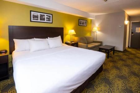 Comfort & Suites - 42
