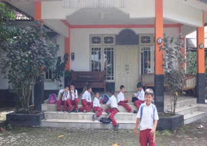 Backpackers 44 - 12