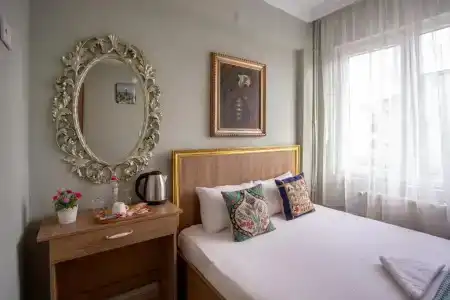 Sofia Corner - 42