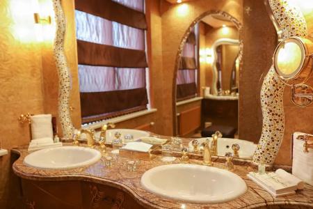 Royal Casino Spa & Resort - 8