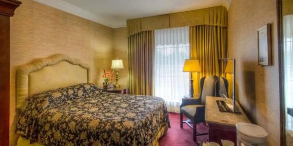 Red Coach Inn - 57