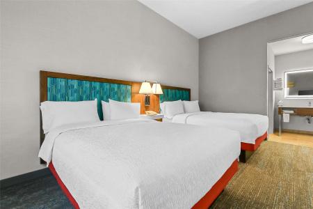 Hampton Inn & Suites West - 89