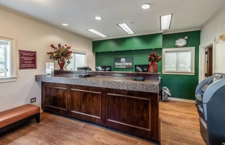 HomeTowne Studios by Red Roof Orlando South - 24