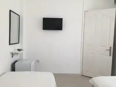 r House - 19