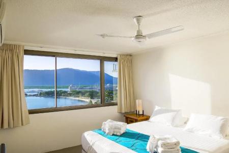 Cairns Aquarius - 114