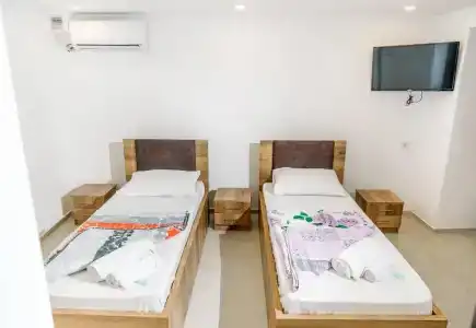 Hostel Re - 2